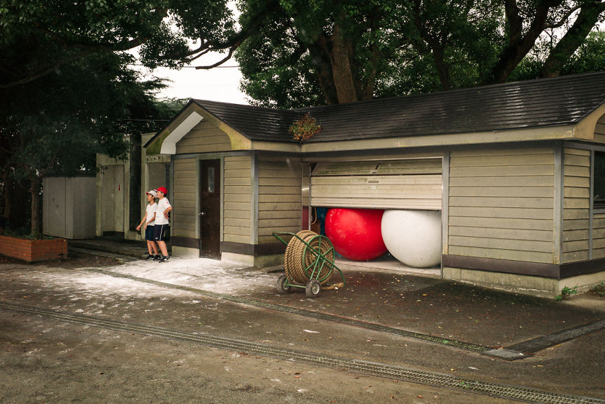 Japanese Photographer Manages To Show Bright Moments In Everyday Life In Japan