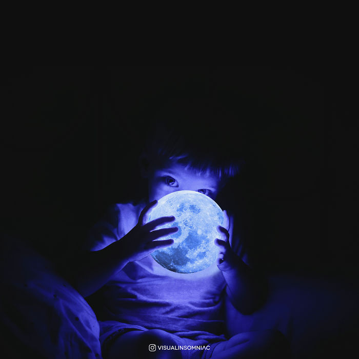 Selenophile Artist Expressed His Love To Moon Through His Art.