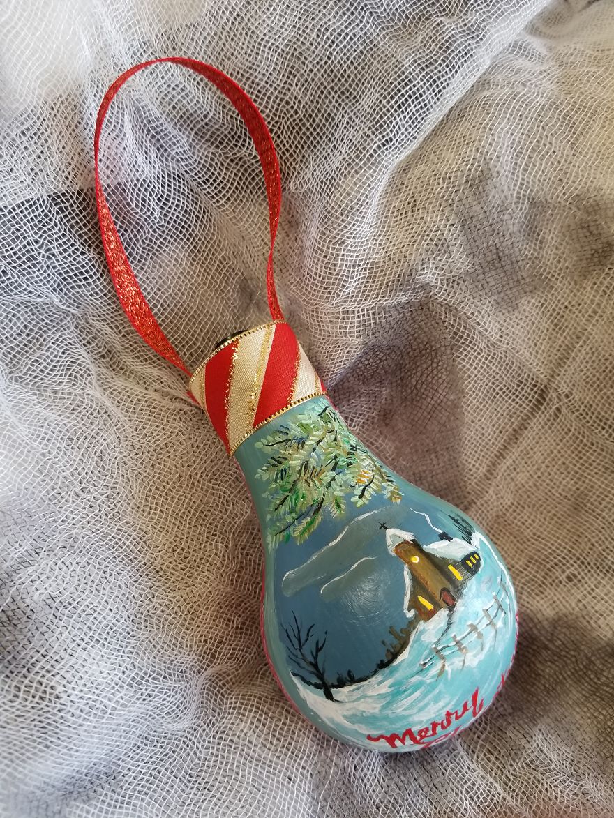 I Transform Burnt Out Light Bulbs Into Christmas Ornaments
