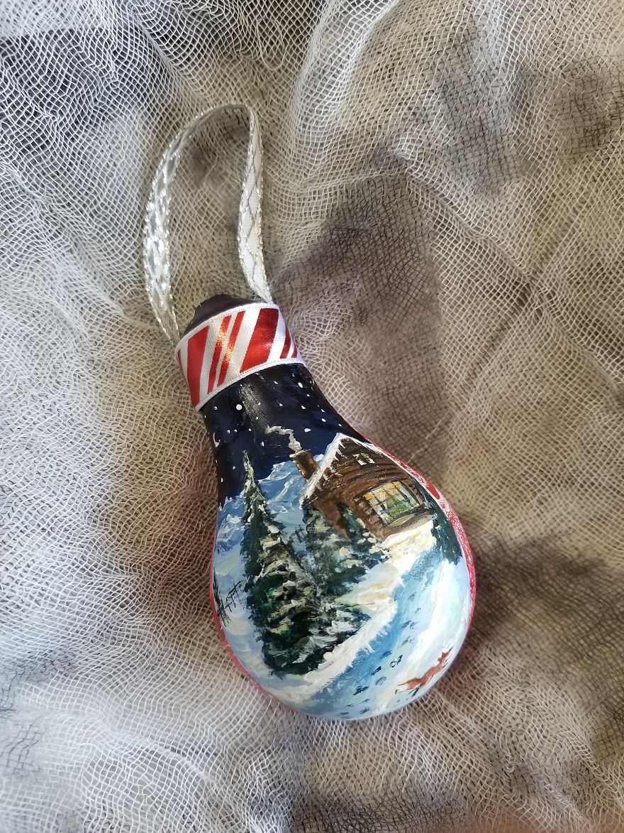 I Transform Burnt Out Light Bulbs Into Christmas Ornaments