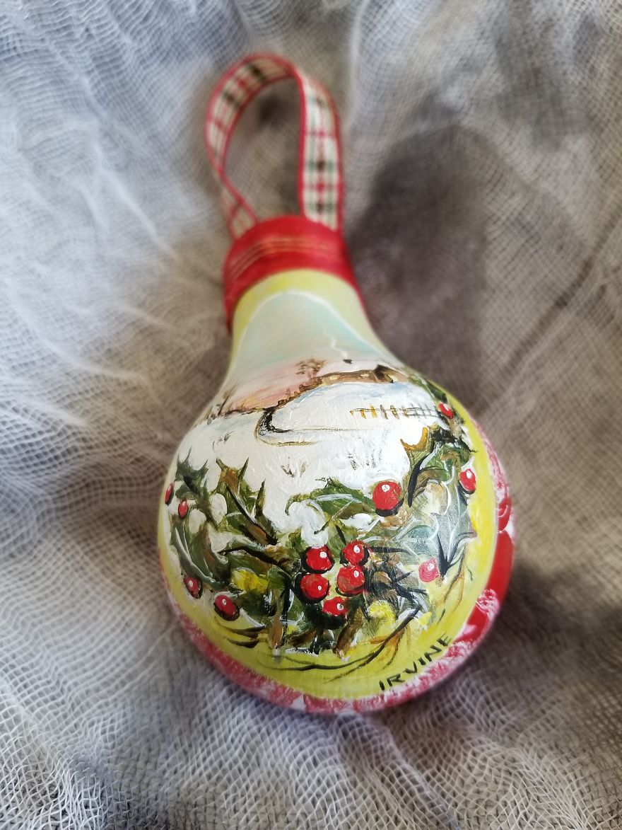 I Transform Burnt Out Light Bulbs Into Christmas Ornaments