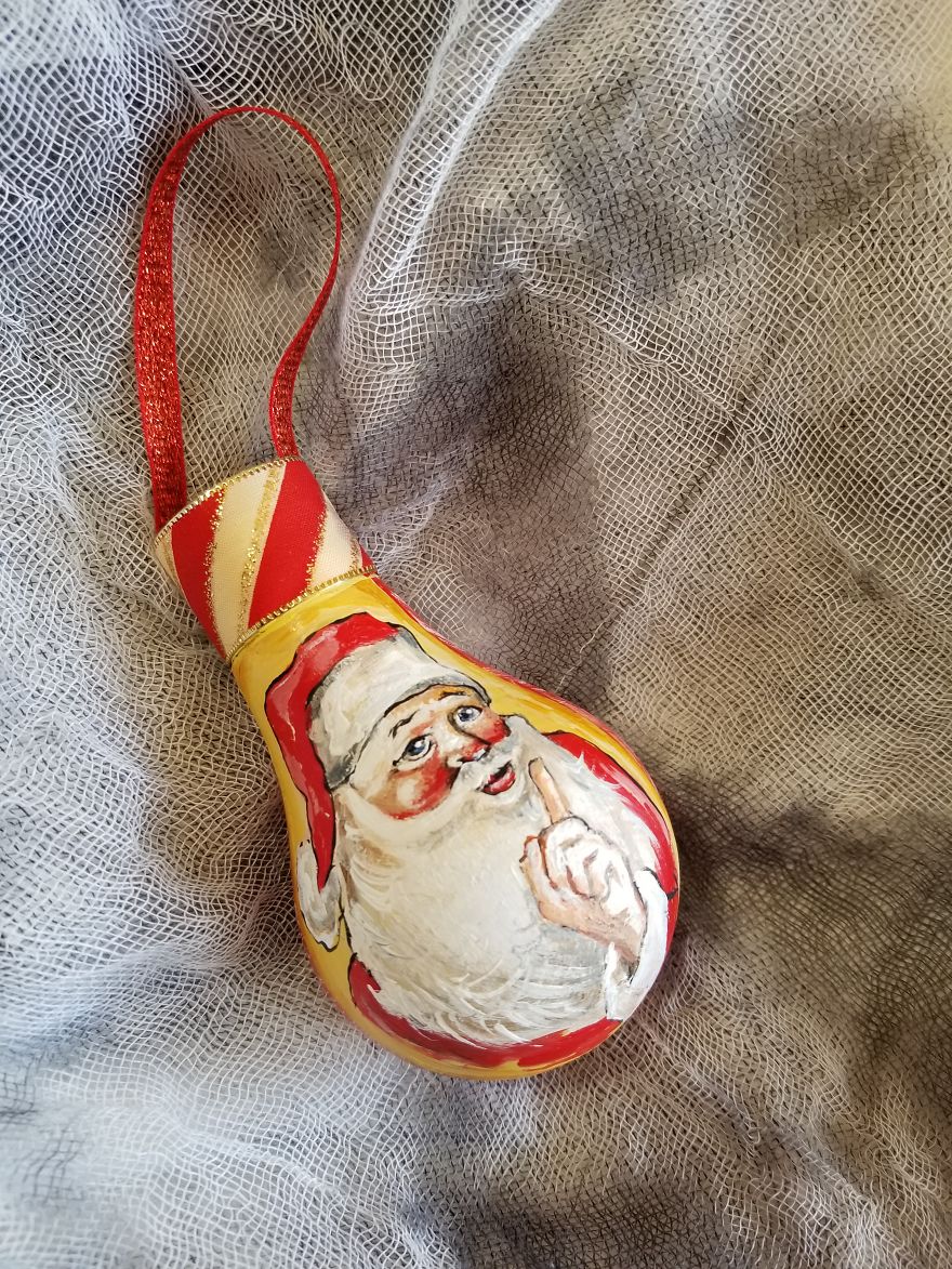 I Transform Burnt Out Light Bulbs Into Christmas Ornaments