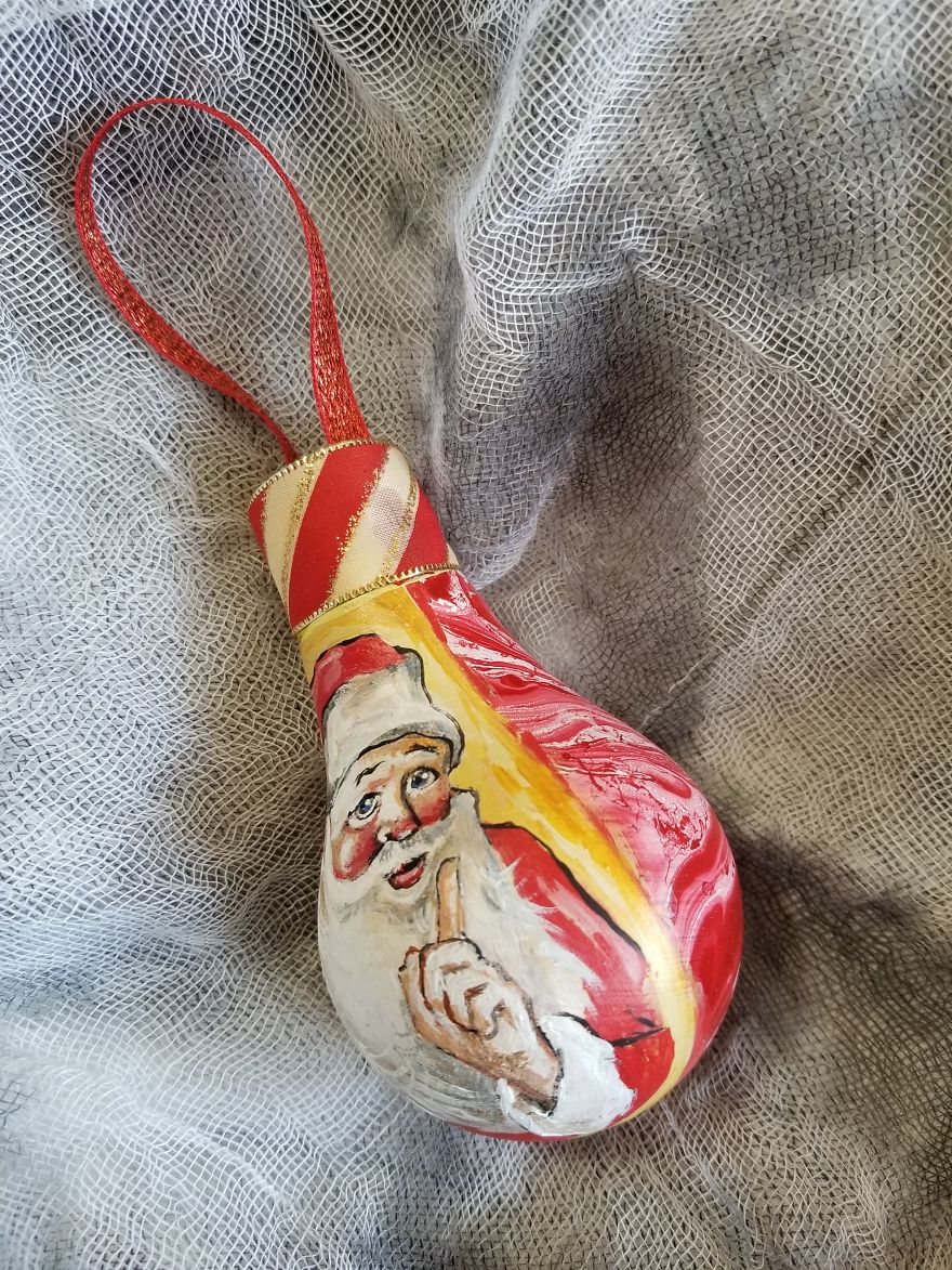I Transform Burnt Out Light Bulbs Into Christmas Ornaments