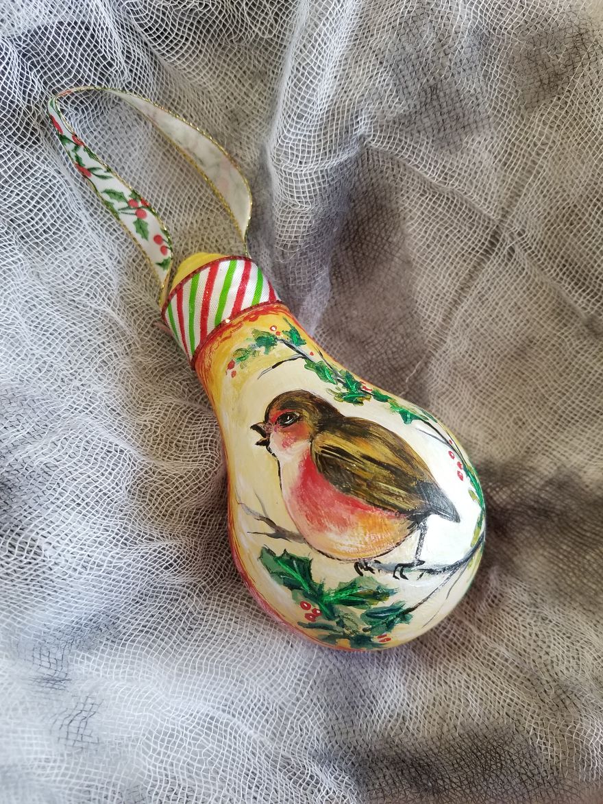 I Transform Burnt Out Light Bulbs Into Christmas Ornaments