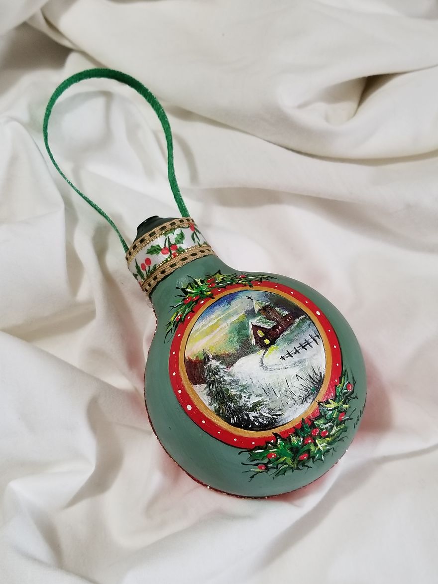 I Transform Burnt Out Light Bulbs Into Christmas Ornaments