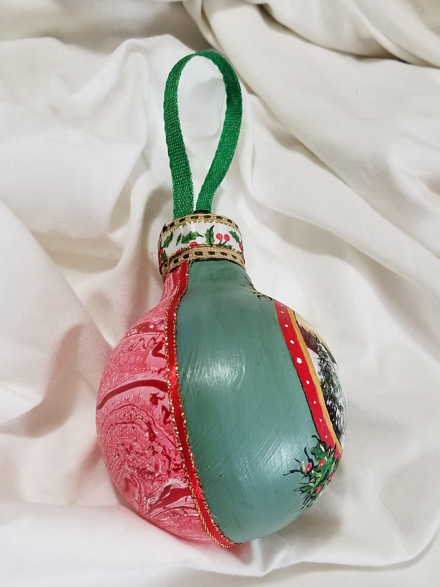 I Transform Burnt Out Light Bulbs Into Christmas Ornaments