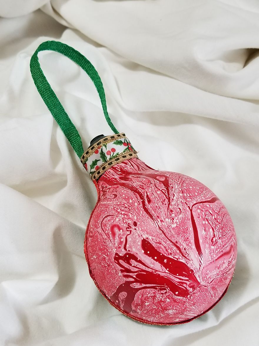 I Transform Burnt Out Light Bulbs Into Christmas Ornaments