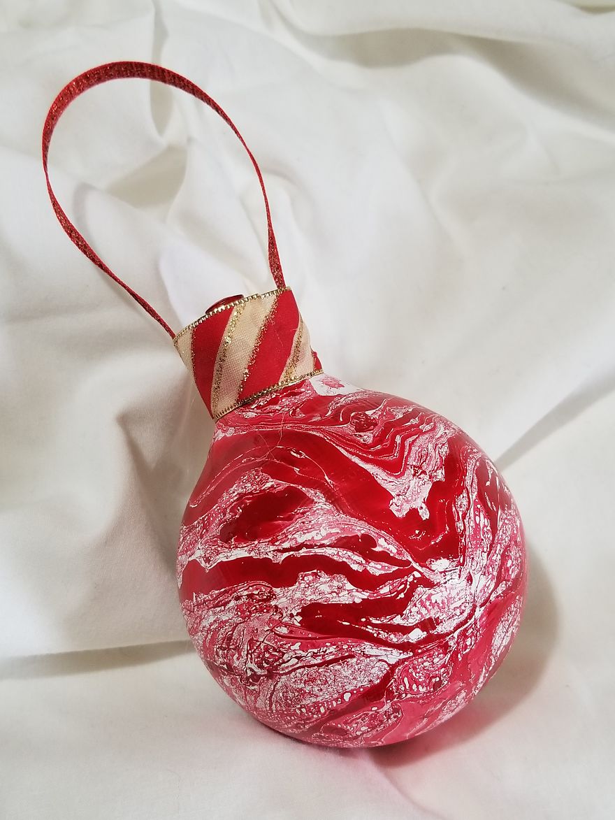 I Transform Burnt Out Light Bulbs Into Christmas Ornaments