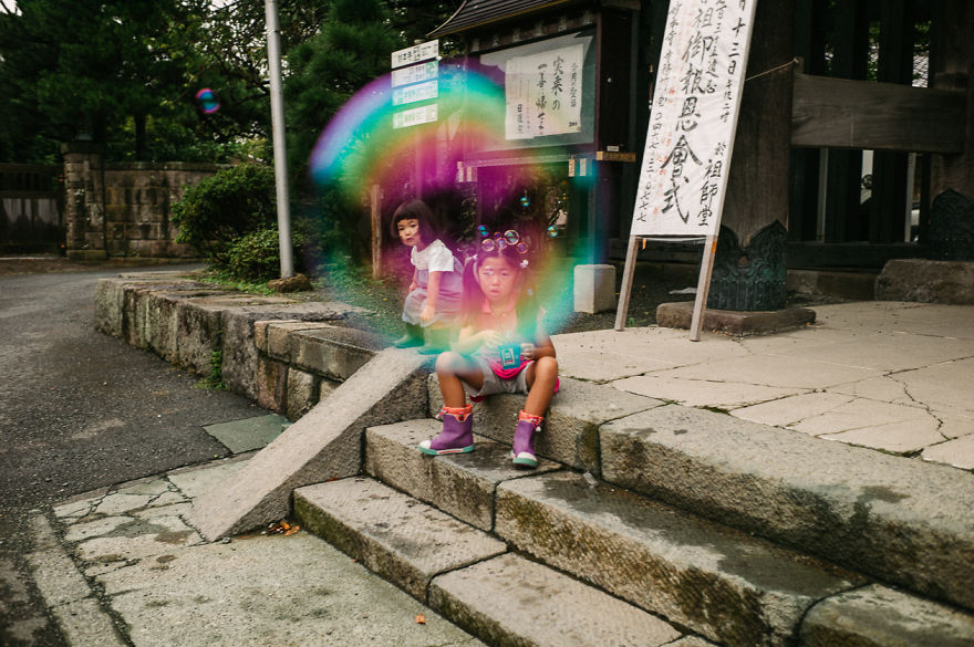 Japanese Photographer Manages To Show Bright Moments In Everyday Life In Japan