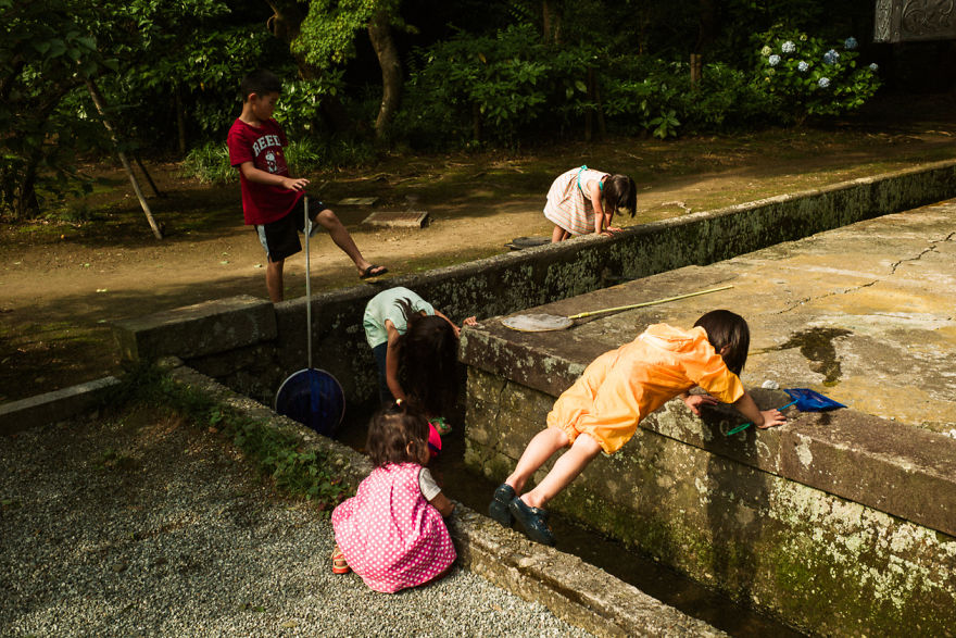 Japanese Photographer Manages To Show Bright Moments In Everyday Life In Japan