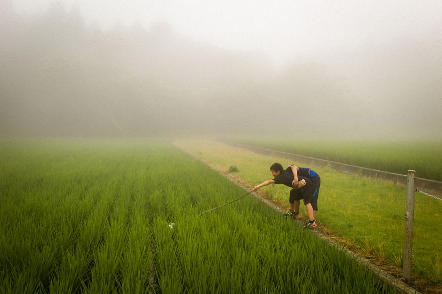 Japanese Photographer Manages To Show Bright Moments In Everyday Life In Japan