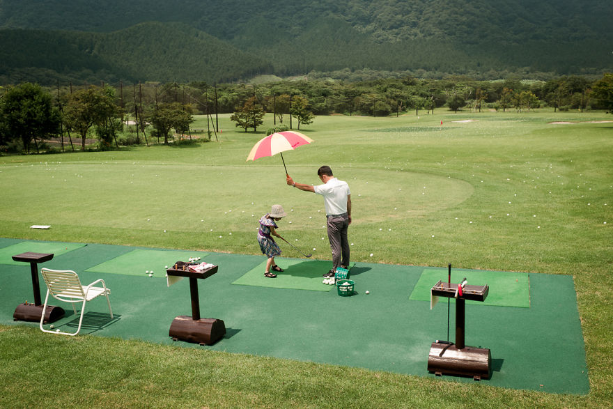 Japanese Photographer Manages To Show Bright Moments In Everyday Life In Japan