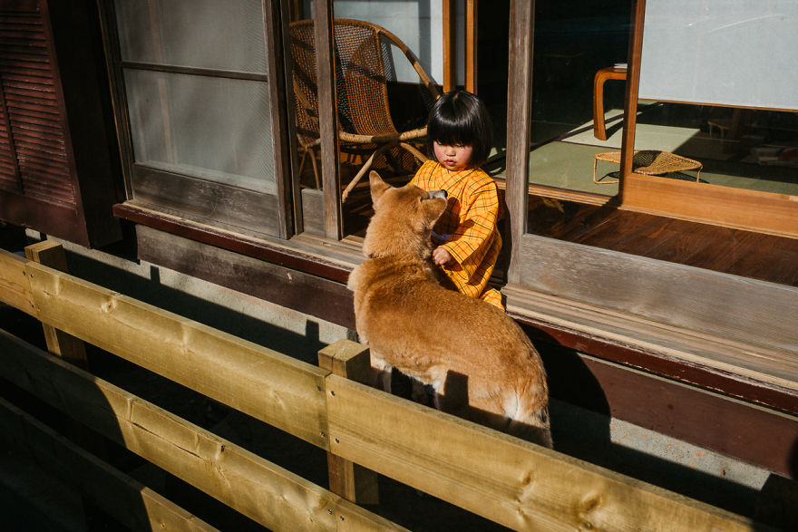 Japanese Photographer Manages To Show Bright Moments In Everyday Life In Japan