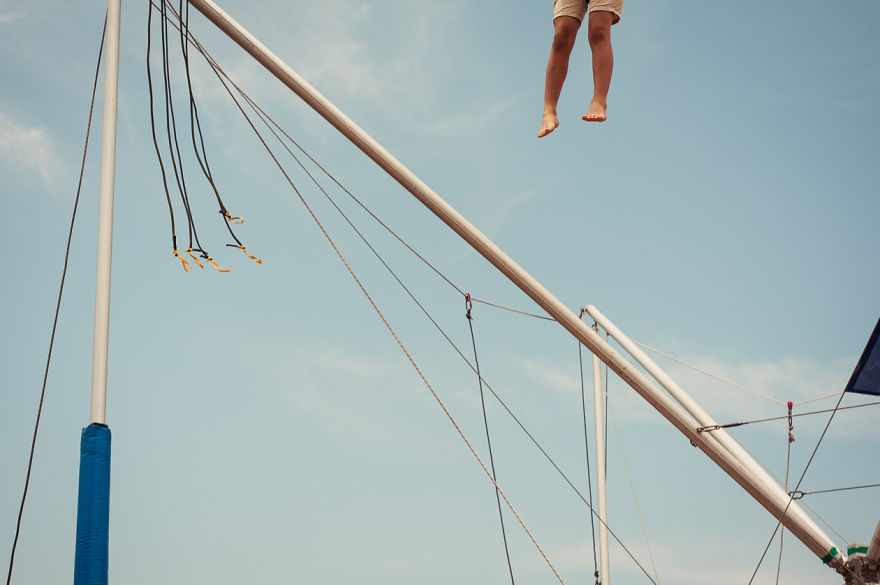 Japanese Photographer Manages To Show Bright Moments In Everyday Life In Japan