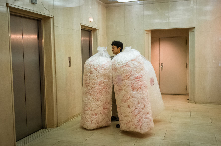 Japanese Photographer Manages To Show Bright Moments In Everyday Life In Japan