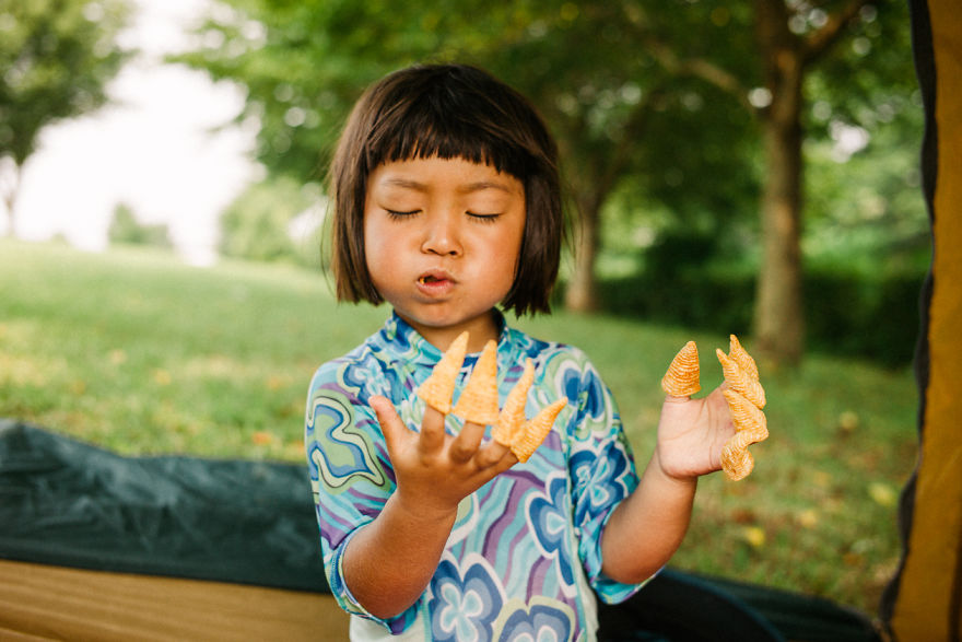 Japanese Photographer Manages To Show Bright Moments In Everyday Life In Japan