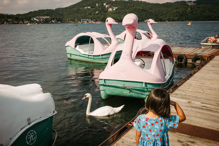 Japanese Photographer Manages To Show Bright Moments In Everyday Life In Japan