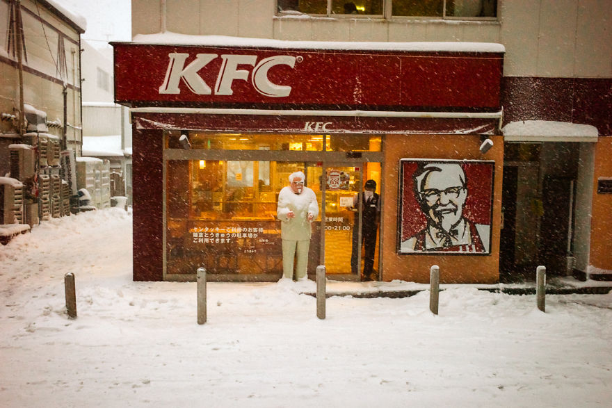 Japanese Photographer Manages To Show Bright Moments In Everyday Life In Japan