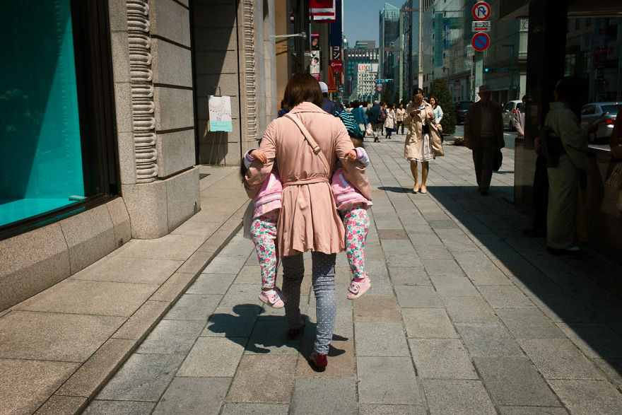 Japanese Photographer Manages To Show Bright Moments In Everyday Life In Japan
