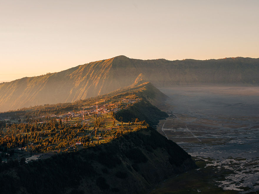 I Photographed A Volcano In Indonesia And It Looks Like Another Planet