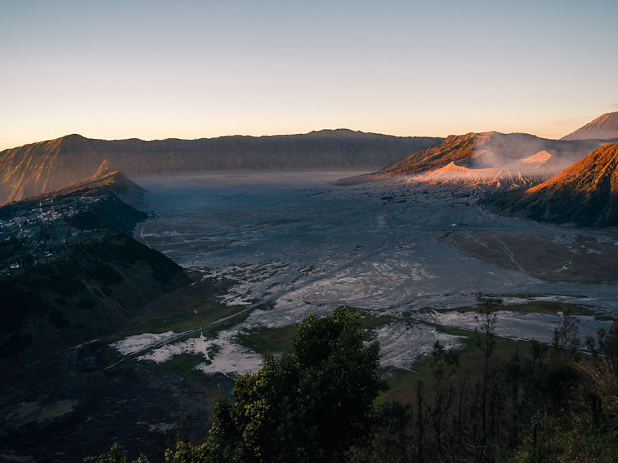 I Photographed A Volcano In Indonesia And It Looks Like Another Planet