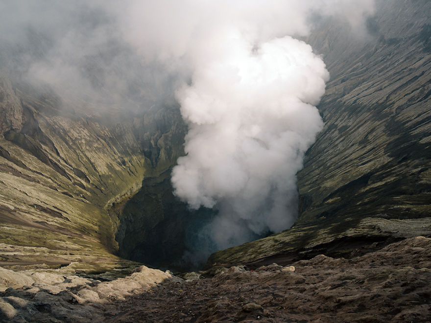 I Photographed A Volcano In Indonesia And It Looks Like Another Planet I Photographed A Volcano In Indonesia And It Looks Like Another Planet