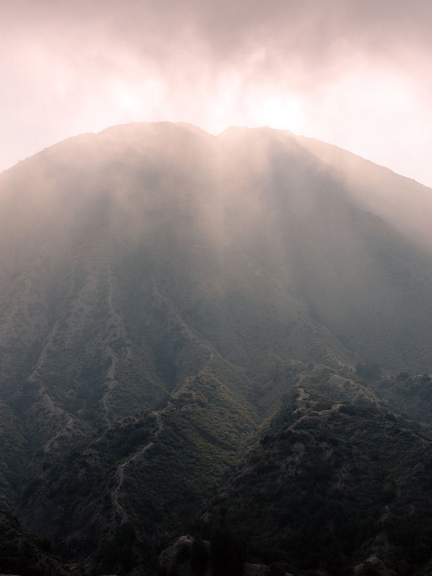 I Photographed A Volcano In Indonesia And It Looks Like Another Planet