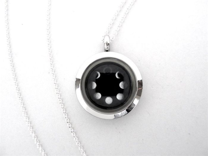 I Paint Portals To Outer Space For Fruit Flies