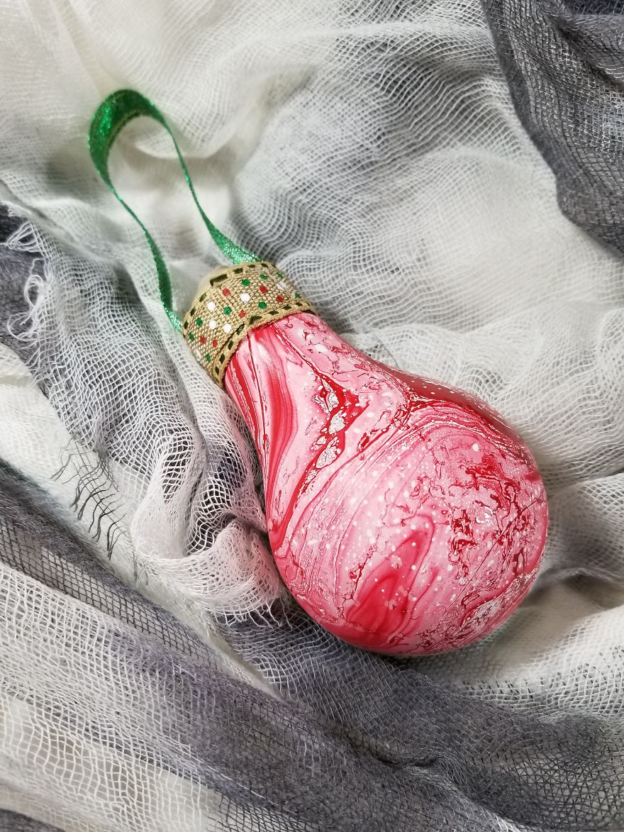 I Transform Burnt Out Light Bulbs Into Christmas Ornaments