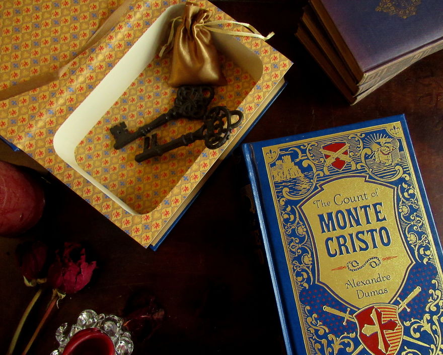 I’m A Shy Bookworm, And I Found A Bookish Way To Make My Living Without Leaving Home