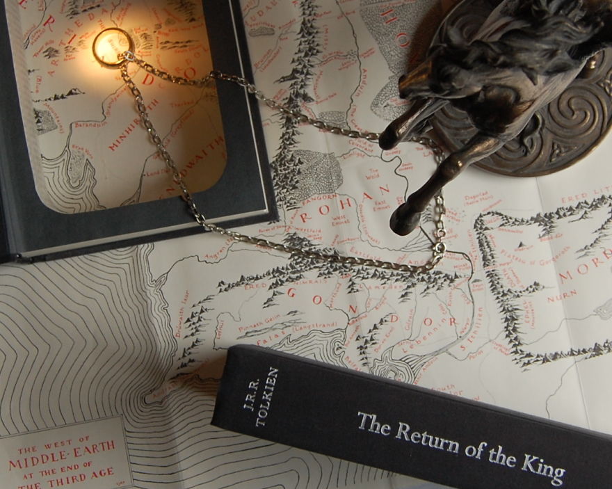 I’m A Shy Bookworm, And I Found A Bookish Way To Make My Living Without Leaving Home