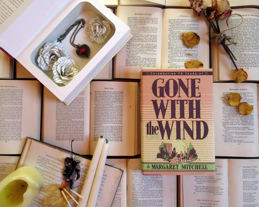 I’m A Shy Bookworm, And I Found A Bookish Way To Make My Living Without Leaving Home I’m A Shy Bookworm, And I Found A Bookish Way To Make My Living Without Leaving Home