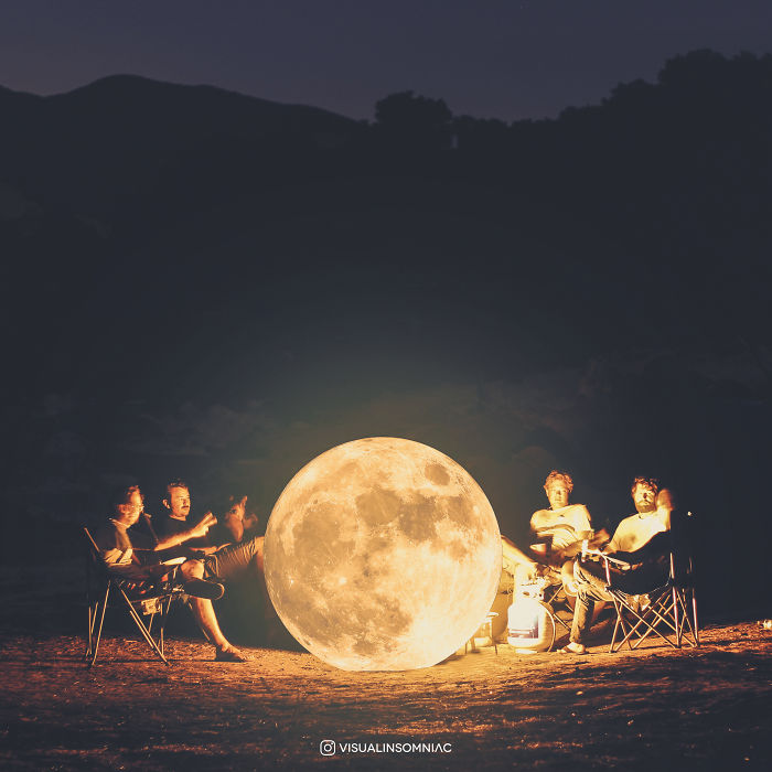 Selenophile Artist Expressed His Love To Moon Through His Art.