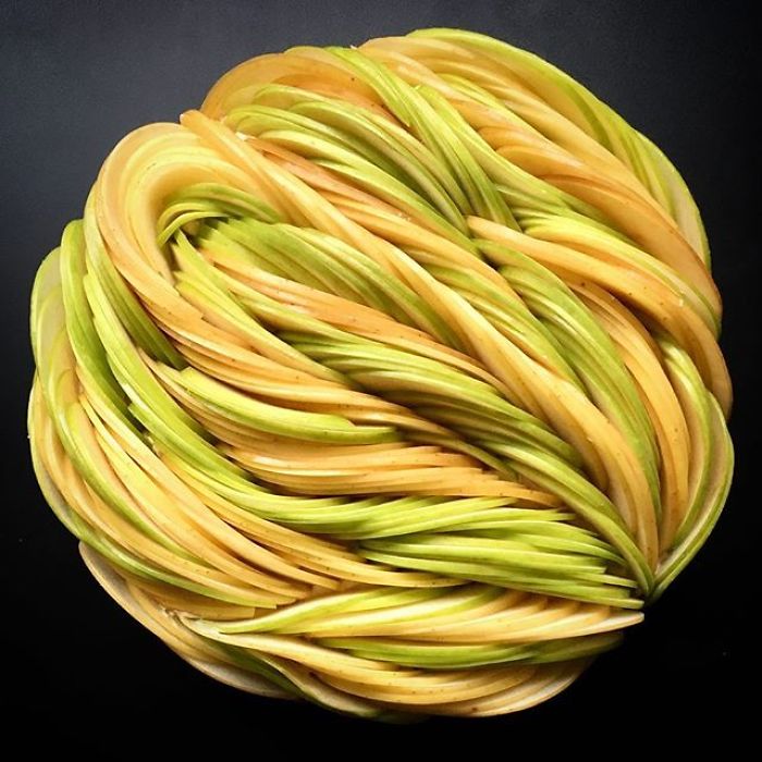 This Woman Takes Pie Baking To Another Level (News Pics)