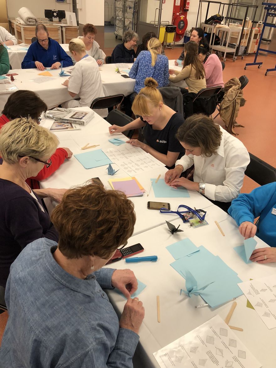 This Amsterdam Hospital Staff Folded 1.000 Paper Cranes To Help Patients Sleep This Amsterdam Hospital Staff Folded 1.000 Paper Cranes To Help Patients Sleep