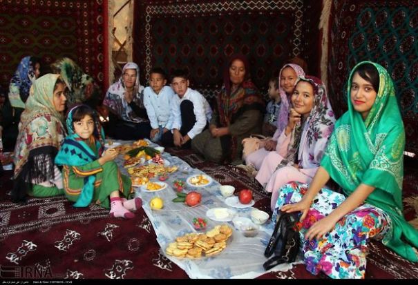 Turkmen Couples Hold Joint Wedding In Traditional Style