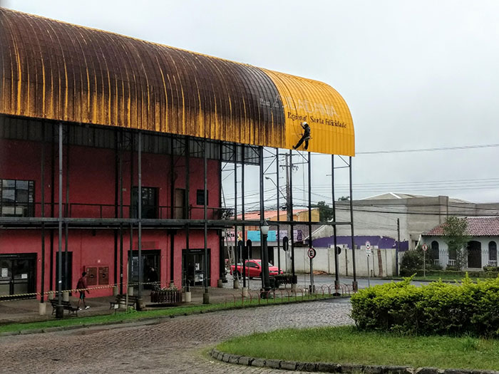 Power Washing Process Making This Ugly Public Building A Little Less Ugly