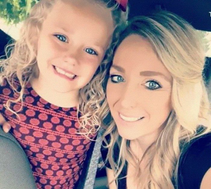 Mom Accuses Southwest Airlines For Name-Shaming Her 5 Year Old, Internet Name-Shames Her Even More Mom Accuses Southwest Airlines For Name-Shaming Her 5 Year Old, Internet Name-Shames Her Even More