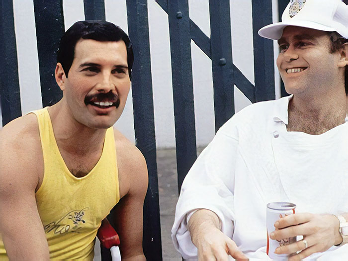 Elton John Shares A Story From Freddie Mercury's Final Days And It Might Make You Cry Elton John Shares A Story From Freddie Mercury's Final Days And It Might Make You Cry