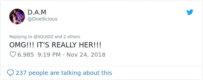 Girl Shares A Photo Of A Friend She Hasn't Seen In 12 Years, And It Gets 100.000 Retweets Overnight