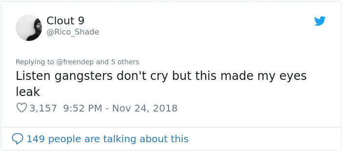 Girl Shares A Photo Of A Friend She Hasn't Seen In 12 Years, And It Gets 100.000 Retweets Overnight Girl Shares A Photo Of A Friend She Hasn't Seen In 12 Years, And It Gets 100.000 Retweets Overnight