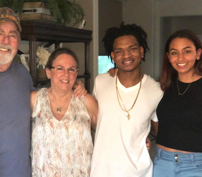 Grandma Who Accidentally Invited A Stranger To Thanksgiving Spends Third Thanksgiving With The Teen Grandma Who Accidentally Invited A Stranger To Thanksgiving Spends Third Thanksgiving With The Teen