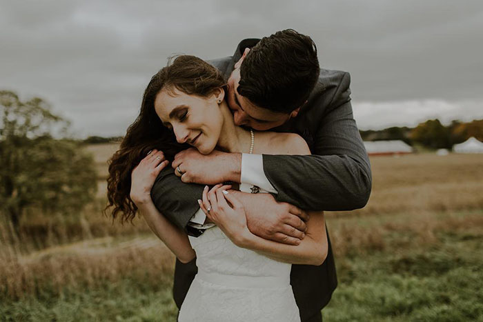 Bride Sends Groom’s Best Friend For ‘First Look’ Instead Of Herself Bride Sends Groom’s Best Friend For ‘First Look’ Instead Of Herself