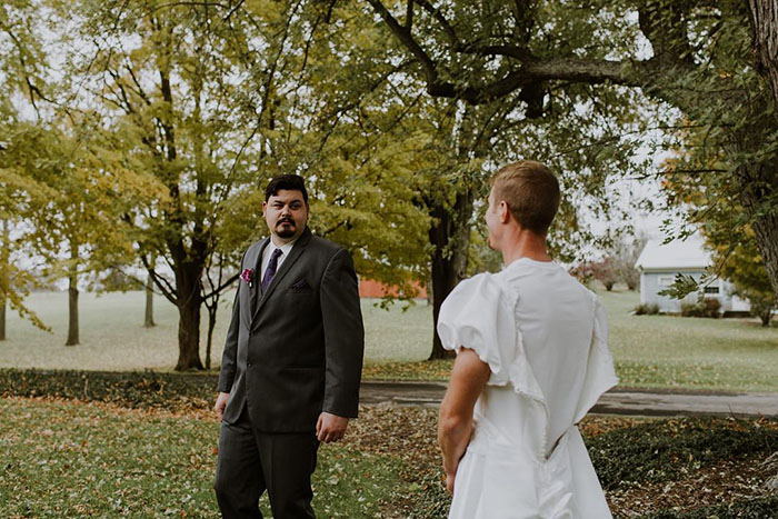 Bride Sends Groom’s Best Friend For ‘First Look’ Instead Of Herself Bride Sends Groom’s Best Friend For ‘First Look’ Instead Of Herself