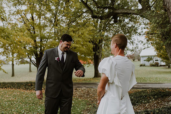 Bride Sends Groom’s Best Friend For ‘First Look’ Instead Of Herself Bride Sends Groom’s Best Friend For ‘First Look’ Instead Of Herself
