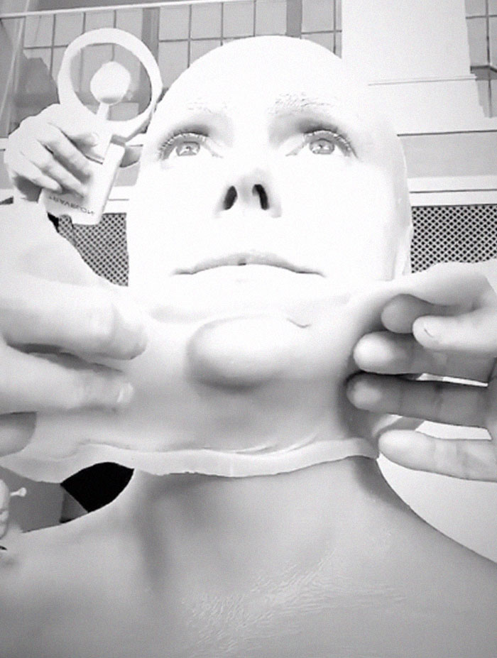 Heidi Klum Finally Reveals This Year’s Costume, Proves She’s The Queen Of Halloween Once More Heidi Klum Finally Reveals This Year’s Costume, Proves She’s The Queen Of Halloween Once More