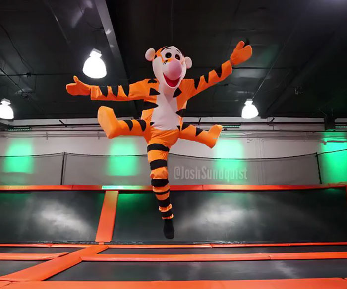 Every Halloween This One-Legged Guy Makes An Epic Halloween Costume, And He Just Revealed His 2018 Costume