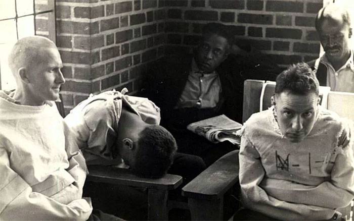 8 Completely Healthy People Tried To Find Out How Easy It Is To Get Admitted To A Psychiatric Asylum, Only To Realize How Hard It Is To Get Out 8 Completely Healthy People Tried To Find Out How Easy It Is To Get Admitted To A Psychiatric Asylum, Only To Realize How Hard It Is To Get Out