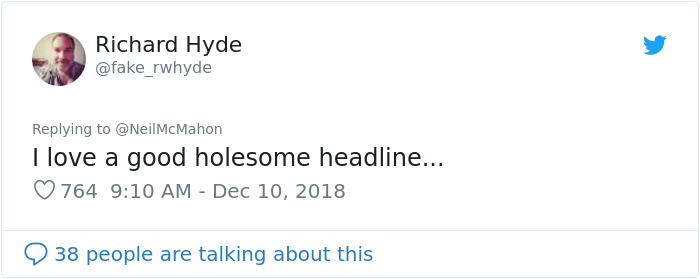 Newspaper Makes An Unfortunate Typo On Julia Roberts Headline And People Make The Best Of It