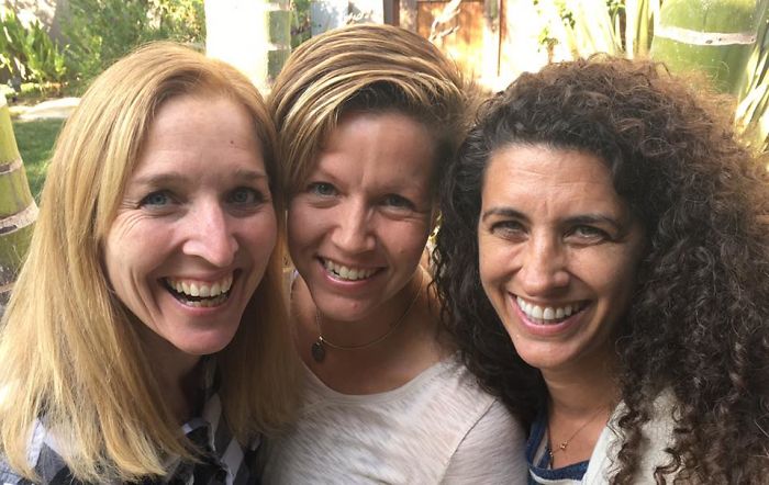 Three Girls Notice This Man's Suspicious Behavior In A Restaurant And Save This Woman From Rape Attempt Three Girls Notice This Man's Suspicious Behavior In A Restaurant And Save This Woman From Rape Attempt